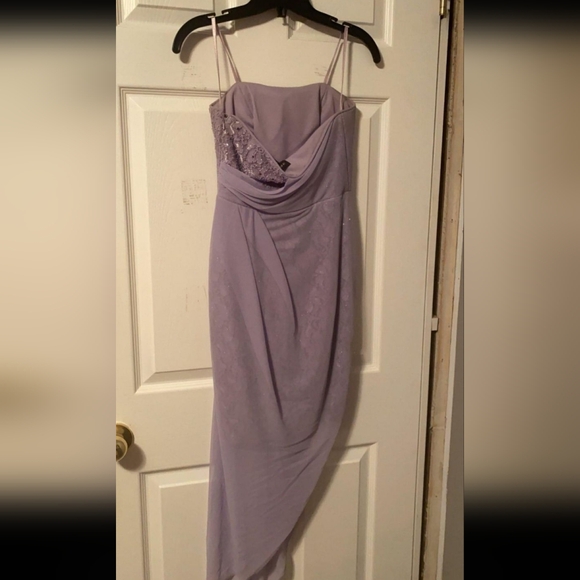 Formal dress - Picture 2 of 4